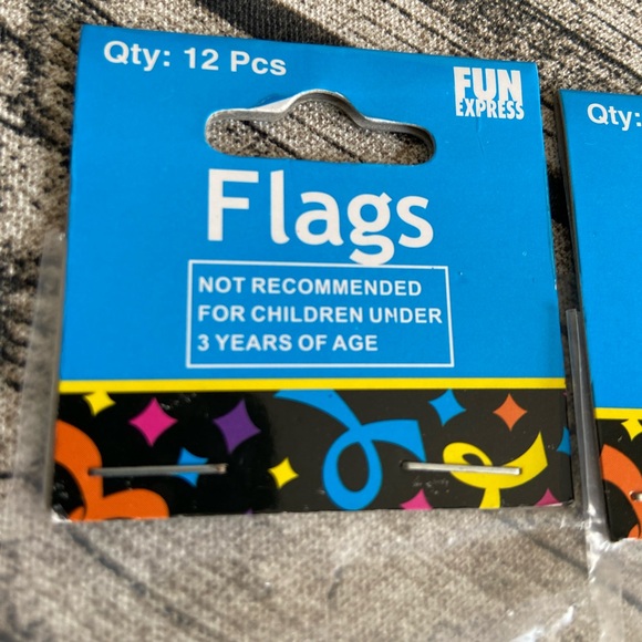 NEW.  π Checkered flags bundle. 36 plastic flags + 17 minis - Picture 4 of 9